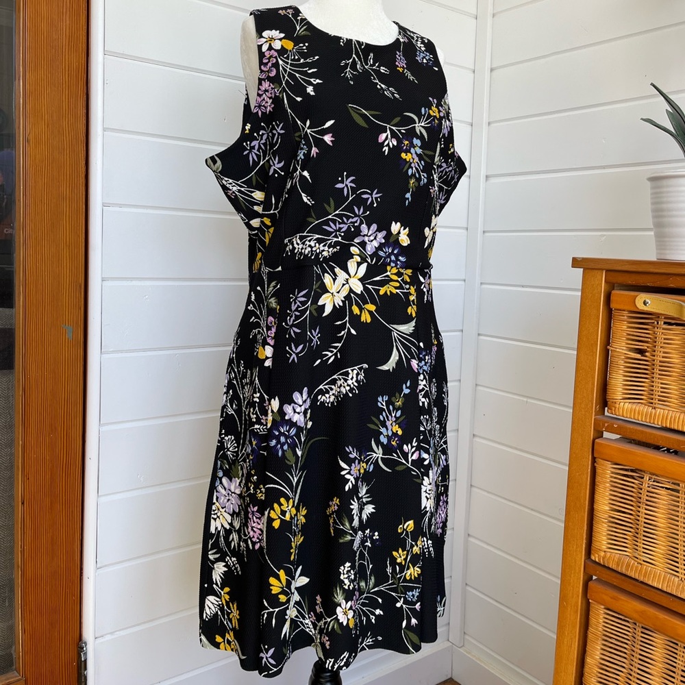 Suzy Shier XXL Black & Floral above knee length dress, like new, with pockets
